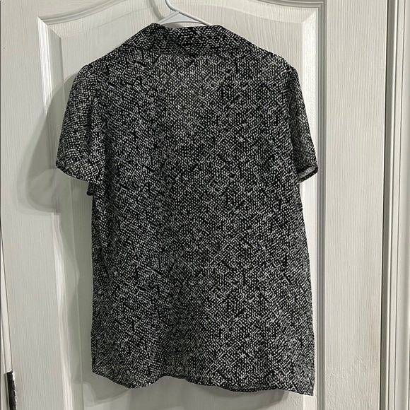 East 5th Monochrome Geometric Top 1X - Picture 5 of 8